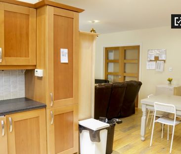 Bed for rent in 5-bedroom apartment in Ballymun, Dublin - Photo 3