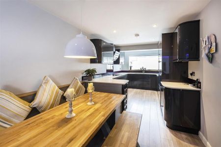 3 bedroom detached house to rent - Photo 5