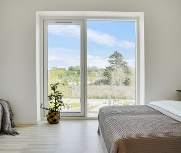 Rummelig og lyst 4-værelses Rækkehus med egen terrasse - Foto 1