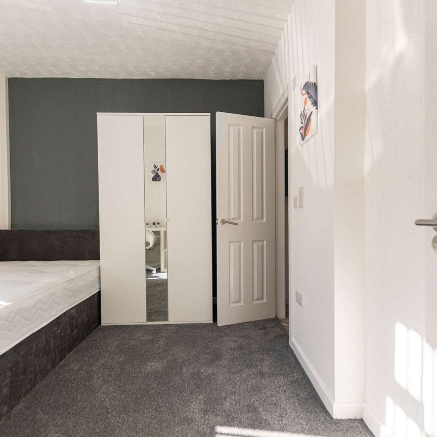 Grundy Street Room 3 - Photo 1
