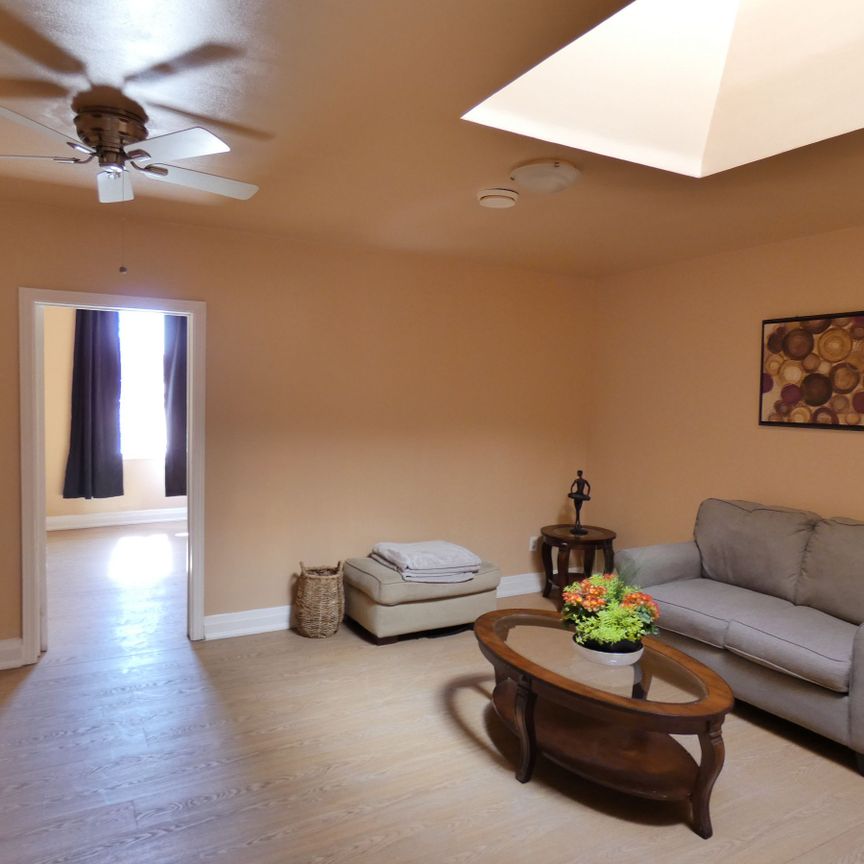 For Lease - 201 Main Street Unit# 1, Newmarket, Ontario - Photo 1