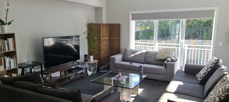 4 Bedrooms, 2 Bathrooms, Garage, Stunning Views!!! - Photo 2