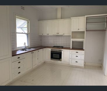 14 Latrobe Rd, Morwell, Vic 3840 - Photo 6
