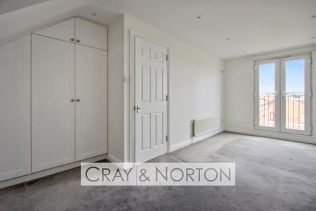 4 bedroom terraced house to rent - Photo 3
