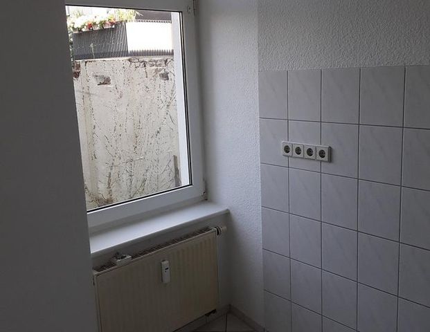 (73) 2-Zimmererdgeschosswohnung mit EBK in Magdeburg Weidenstraße nahe der Hochschule Magdeburg-Stendal - Photo 1