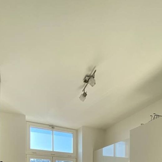 Prenájom luxusných bytov s park. miestom v centre BA. - Photo 1