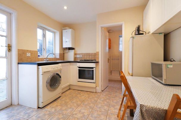 A 1 Bedroom Flat in St Luke`s Road GL53 7JJ - Photo 1