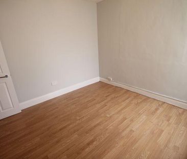 4 bedroom semi-detached house to rent - Photo 5