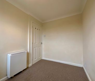 2 bedroom Semi-Detached House to let - Photo 3
