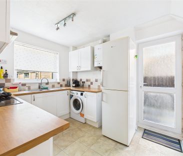 3 bedroom House in Abbey Way, Farnborough - Photo 1