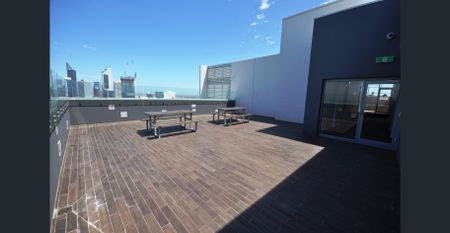 Modern, Fully Furnished Apartment in Prime CBD Location - Photo 2