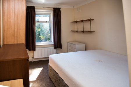 PREMIER Student House Winton - Photo 2