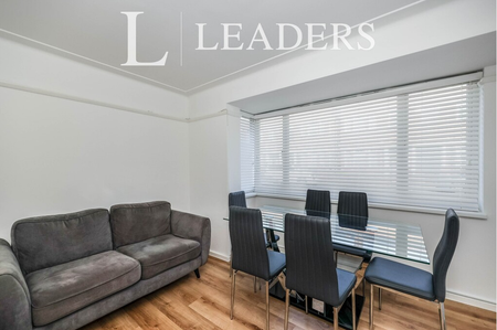 1 bedroom in a house share to rent - Photo 3