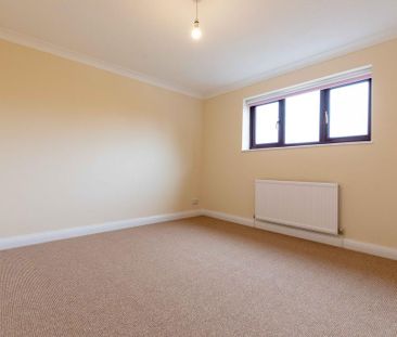 4 bedroom detached house to rent - Photo 3