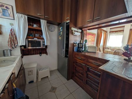 Διαμέρισμα για ενοικίαση Μαύρο Λιθάρι (Ανάβυσσος) - Photo 5