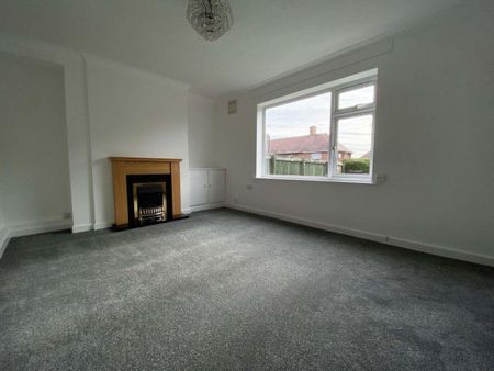 3 bedroom Semi-detached house to rent - Photo 2