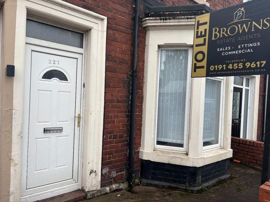 2 bedroom ground floor flat to rent - Photo 1