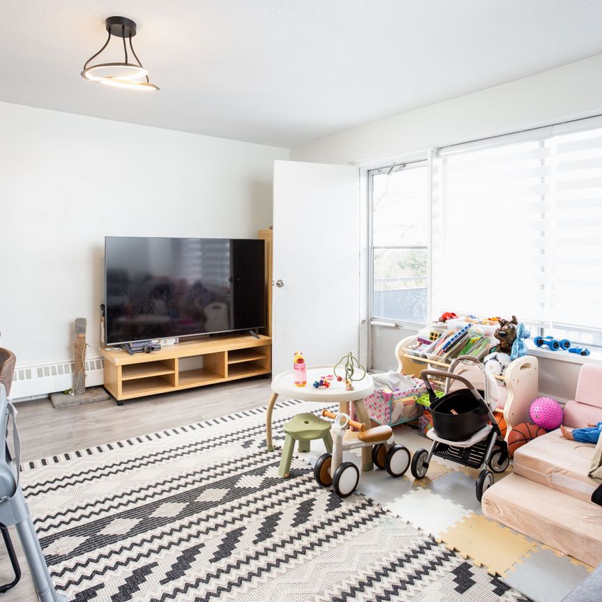 For Lease - 371 Lakeshore Road Unit# 504, Mississauga, Ontario - Photo 1