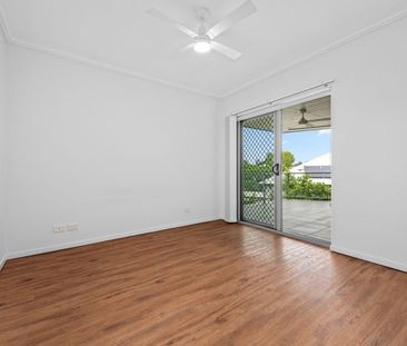 Beautifully Presented, this Lovely Unit Offers A Comfortable & Conv... - Photo 5