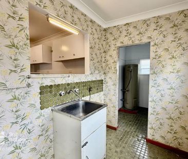 Character Home on Spacious Block with Rear Lane Access - Photo 2