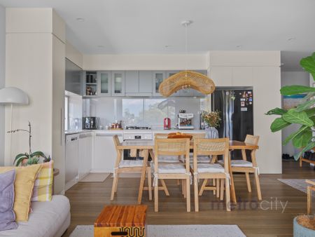 Quiet street a central location! - Photo 3