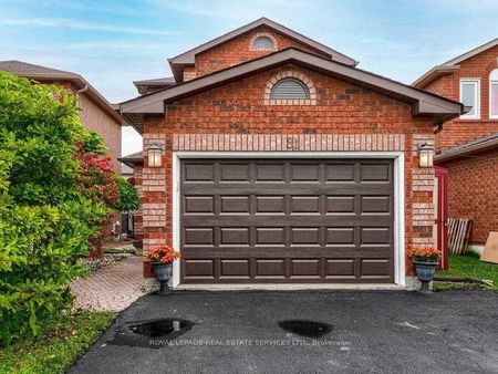 Detached Home For Lease | W8138648 - Photo 3