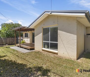 12b Eggleston Crescent, Chifley ACT 2606 - House For Rent | Domain - Photo 3