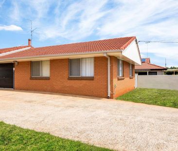 Stylish South Toowoomba Unit with Modern Comfort & Prime Location - Photo 6