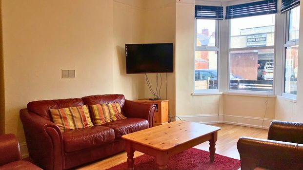 6 bedroom house to rent - Photo 1