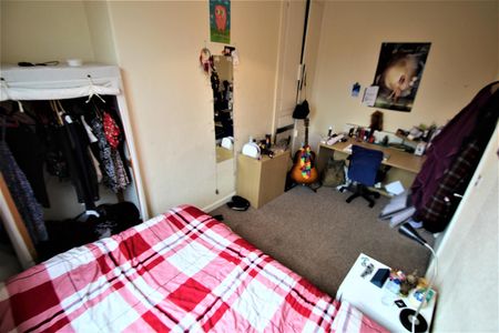 Ridgeway Terrace, Woodhouse, LS6 2HU, Leeds - Photo 5