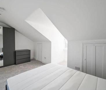 3 bedroom flat to rent - Photo 4