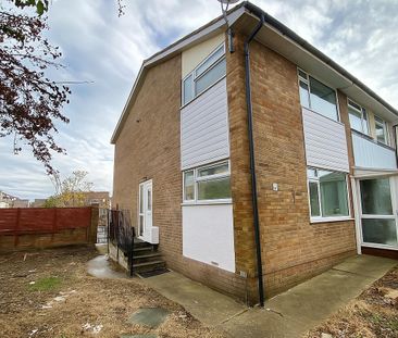 3 bedroom end of terrace house to rent - Photo 3