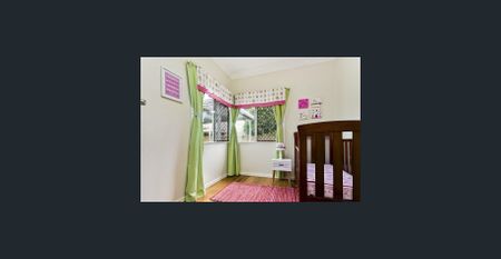 Post war home in great location - Photo 5