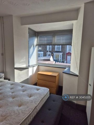 1 bedroom in a house share to rent - Photo 5