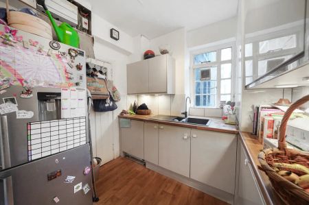 3 bedroom flat in Gloucester Place - Photo 5