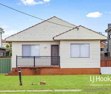 TWO BEDROOM HALF HOUSE - Photo 4
