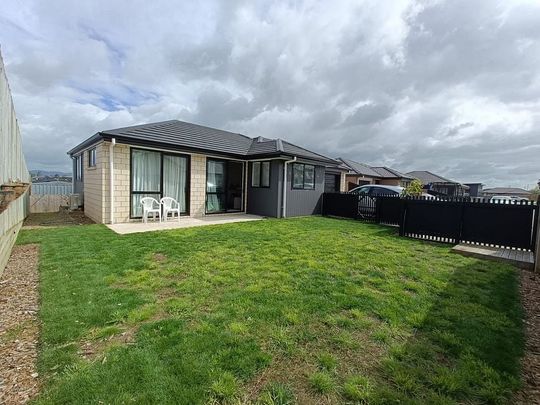 Great school zone, amazing views. - Photo 1