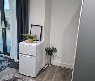 Room in a Shared Flat, Whitestone Way, CR0 - Photo 3