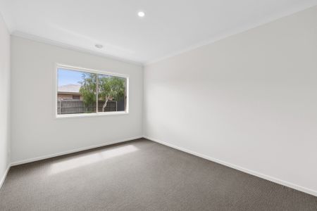 Family Home In A Quiet Court Location With 3.6m Gated Side Access - Photo 4