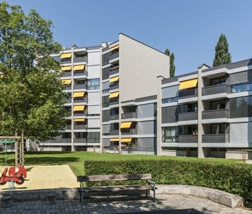 Modern apartment in well-maintained condominium - Photo 2