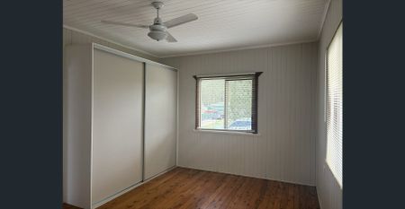 3 BEDROOM HOME CLOSE TO TOWN - Photo 5