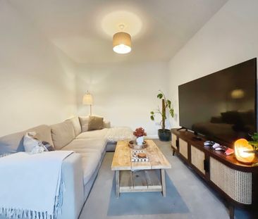 3 bedroom Semi-Detached House to let - Photo 1