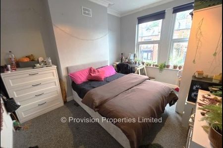 6 Bedroom Student Properties Woodhouse - Photo 3