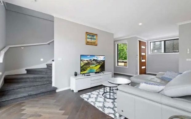 2/16 Tamala Avenue, Notting Hill - Photo 1