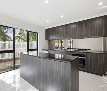 Opposite Park - 3 Bedrooms + Study - Photo 5