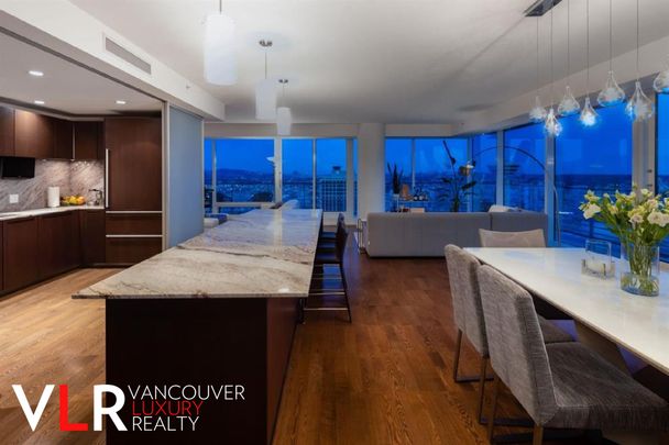 Condo in Downtown Vancouver, BC - Photo 1