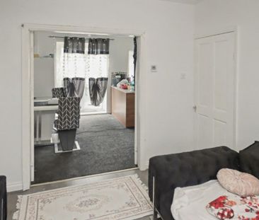 3 bedroom House To Let - Photo 2