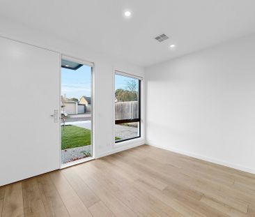 Brand New Townhouse- 4 Bedrooms 4 Ensuites - Photo 4