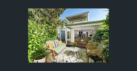 Victorian Elegance Meets Contemporary Comfort - Photo 4