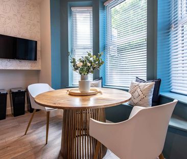 Large Victorian semi-detached Room Two - Photo 2